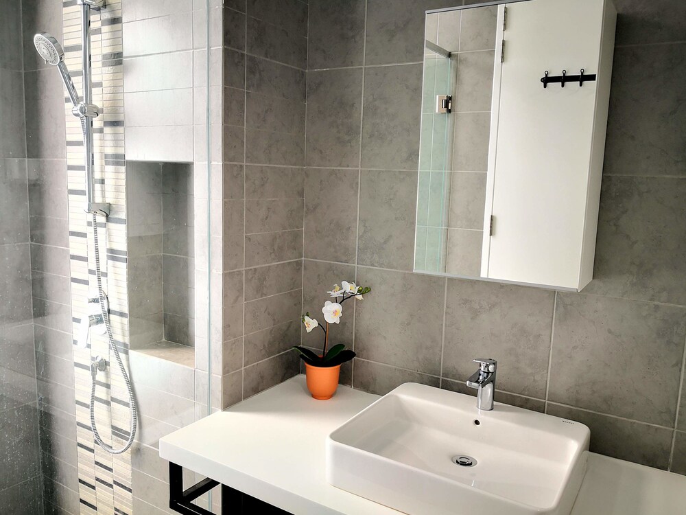 The Robertson by Homes Asian