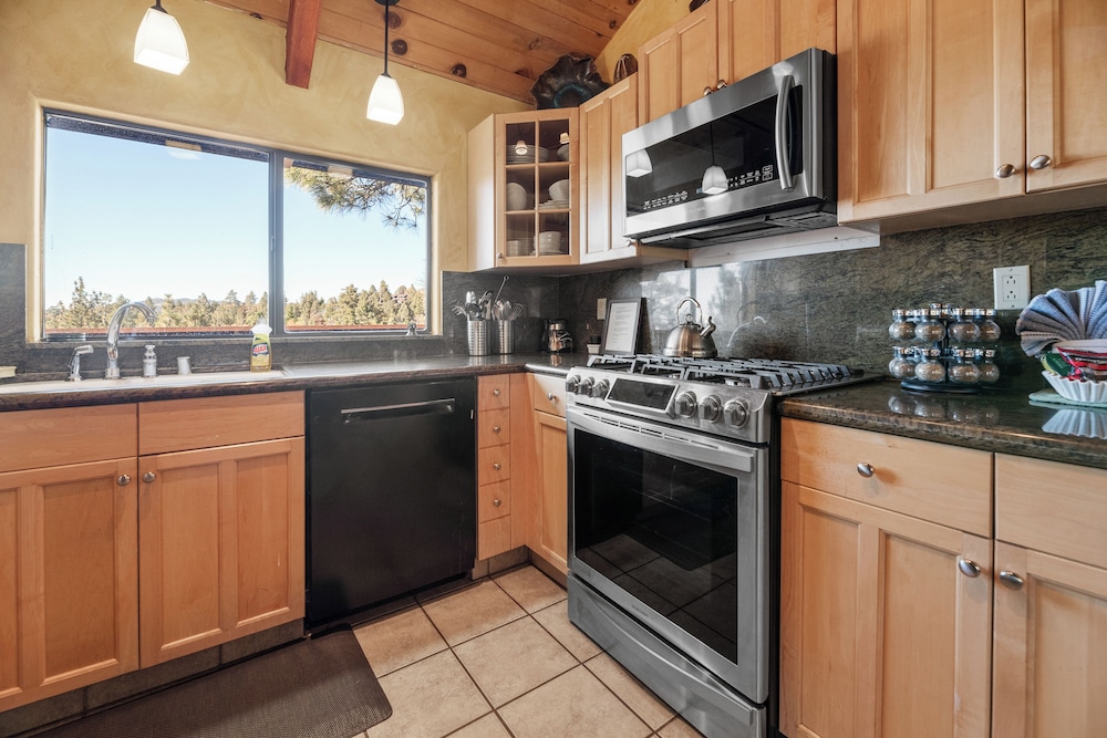 Big Bear Mountain Cabin view 3