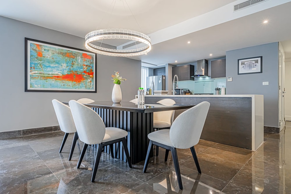 w Majestic 2BR w Perfect Balcony in YOO