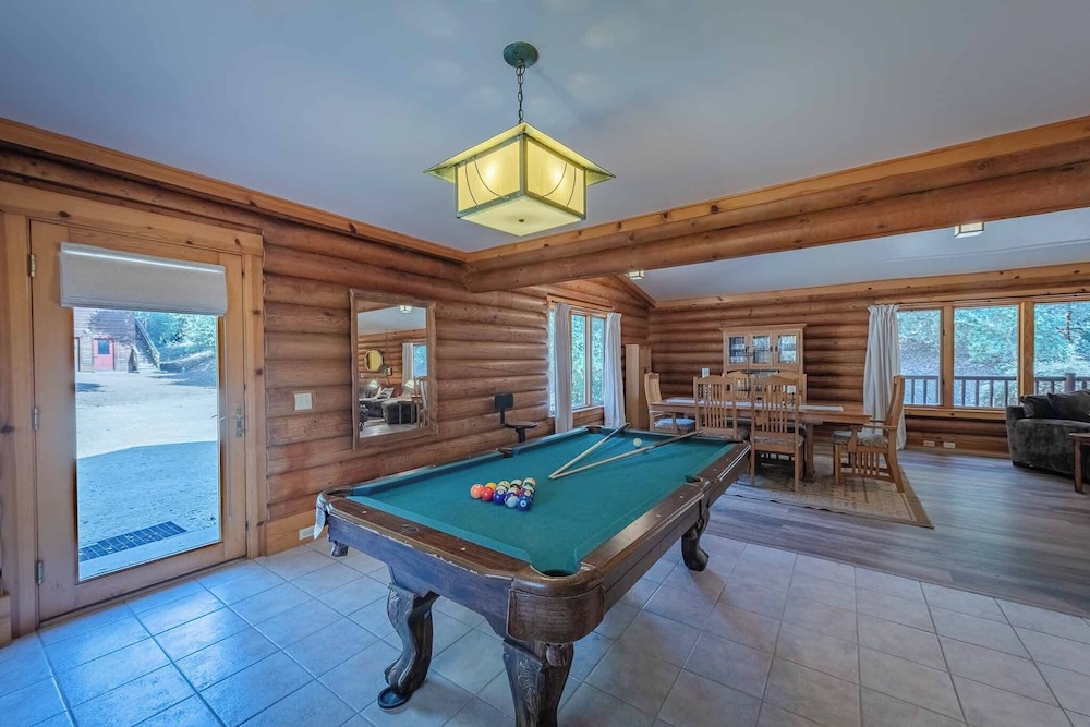 Oakwood Lodge
