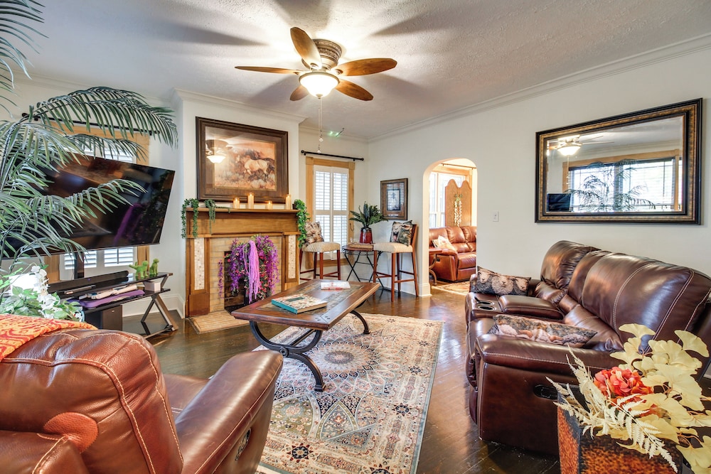 Walk to UT Southern & Dtwn Pulaski: Historic Home