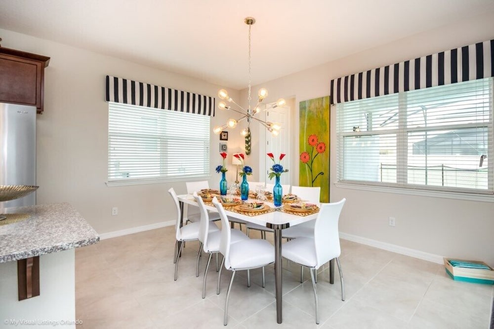 9001emt 6 Bedroom Villa by RedAwning - Image 3