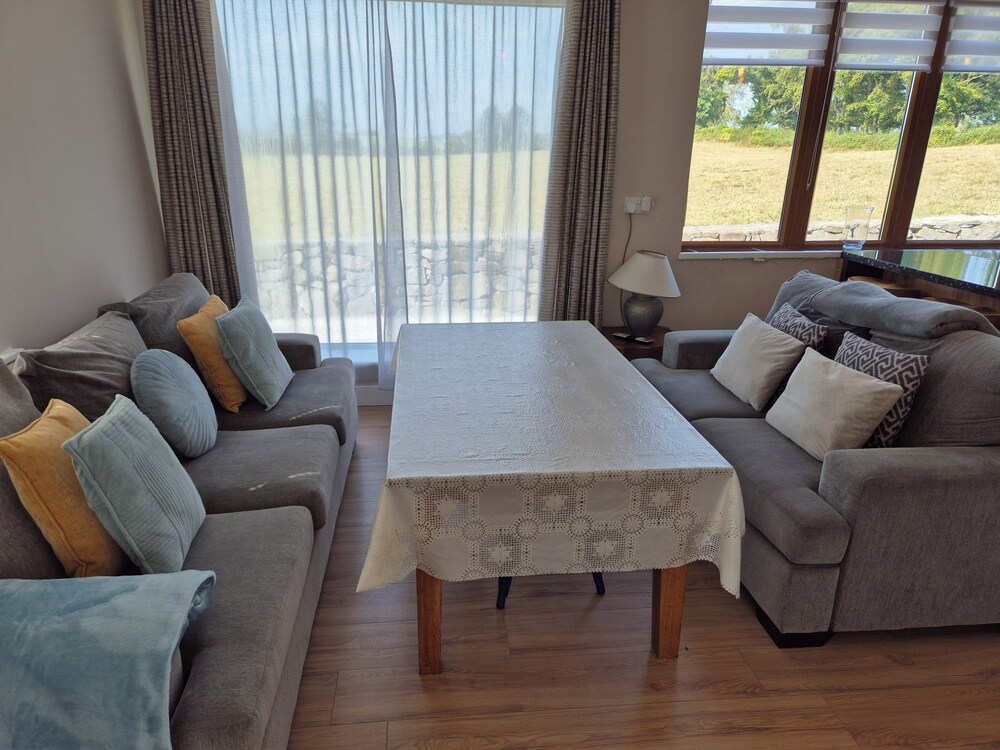 Tranquil Carney Commons Cottage - Sleeps 10