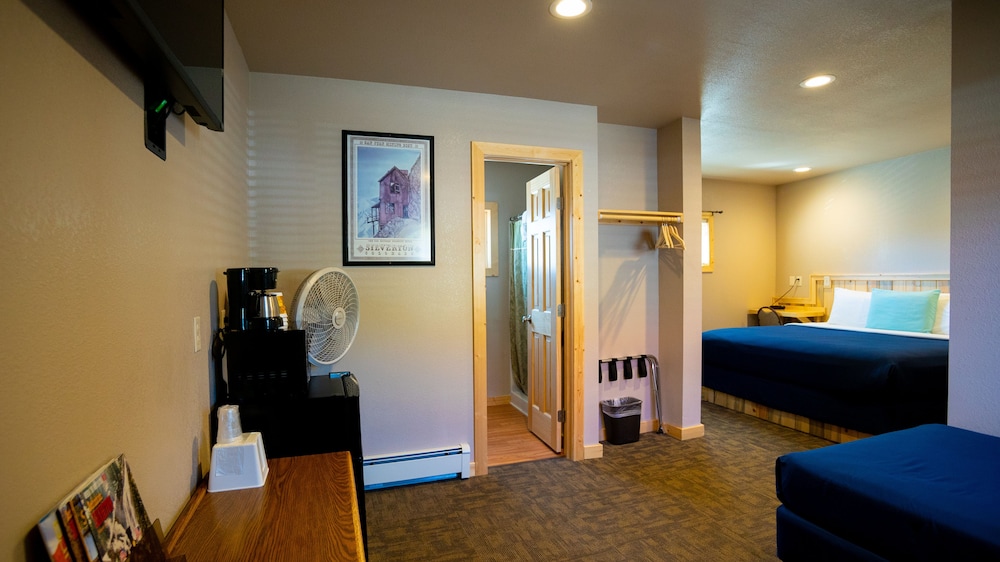 Triangle Motel