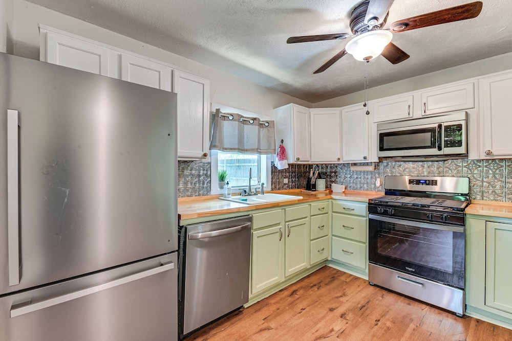 Pet-friendly Home w/ 1-acre Yard in Aubrey