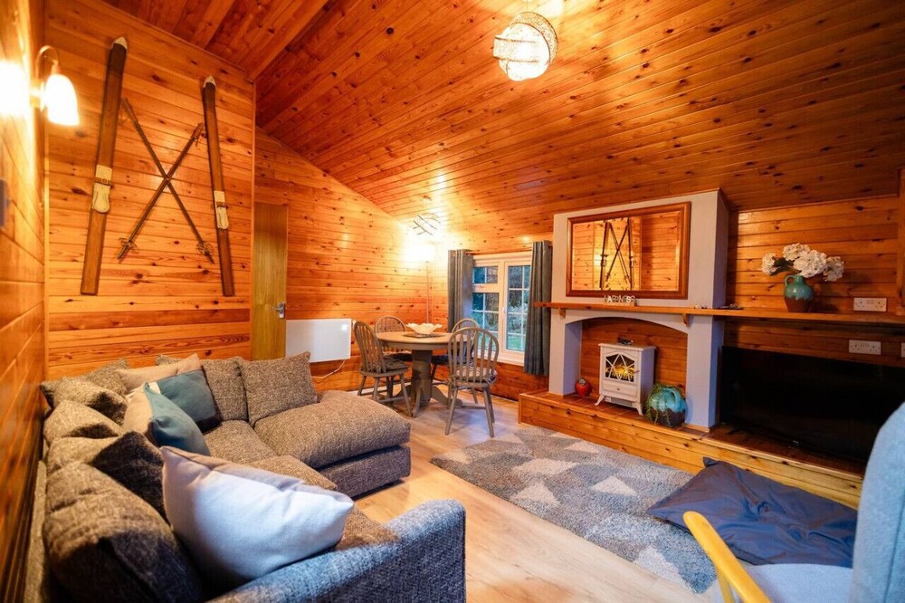 Cozy Log Cabin 346 - Rural Mid Wales