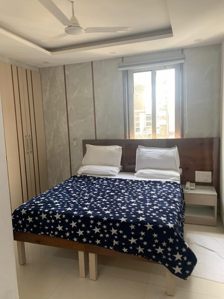 Flourish Stay Saket near Max Hospital