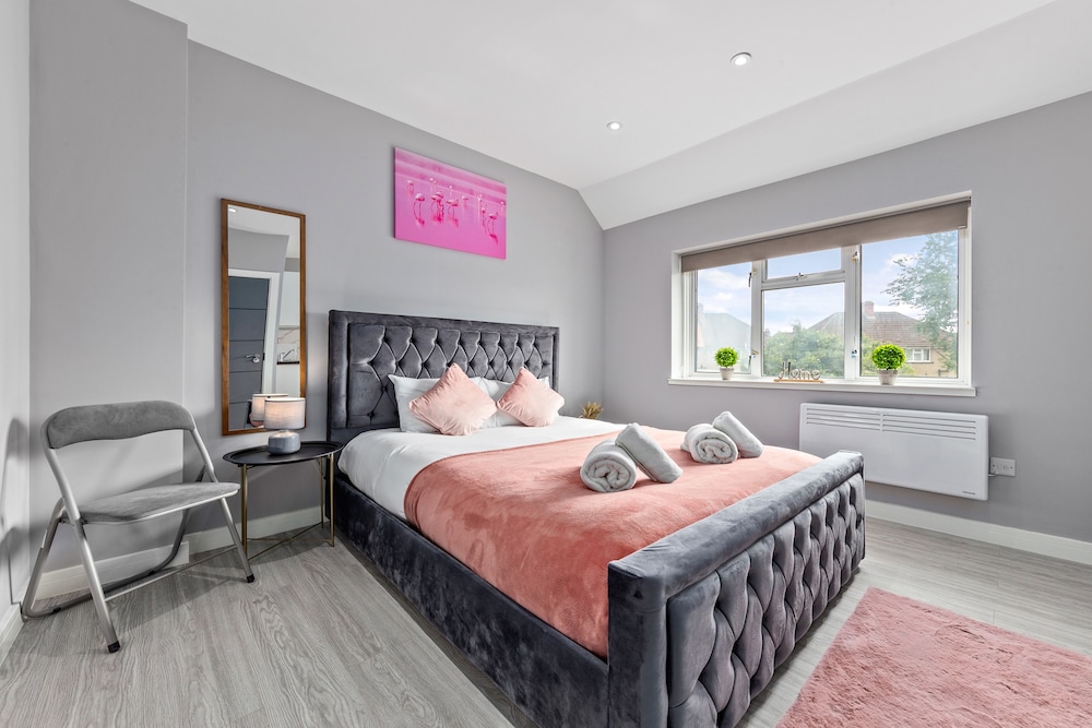 Spacious Ensuite Room Feltham Heathrow London Tw13