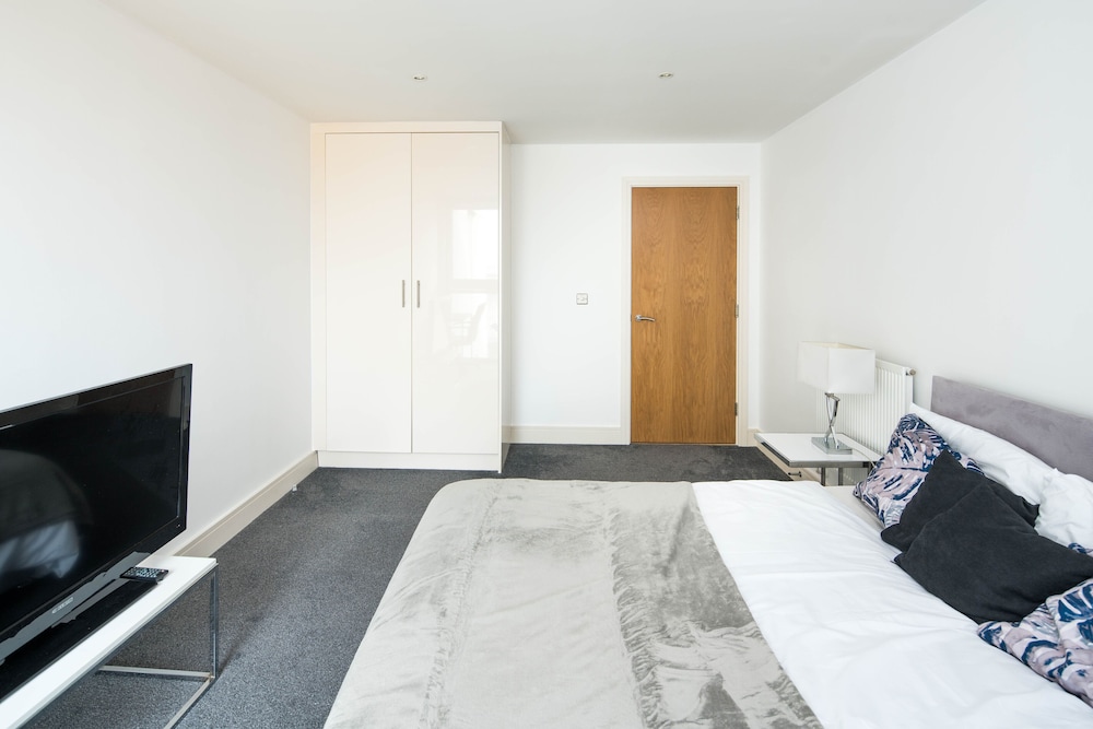 Immaculate 1-bed 1-bath Apartment in London Area