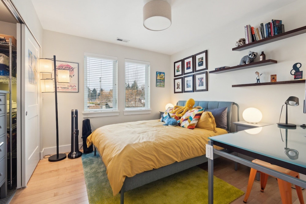Spacious Family Retreat Media Room & Patio 3 Bedroom Home