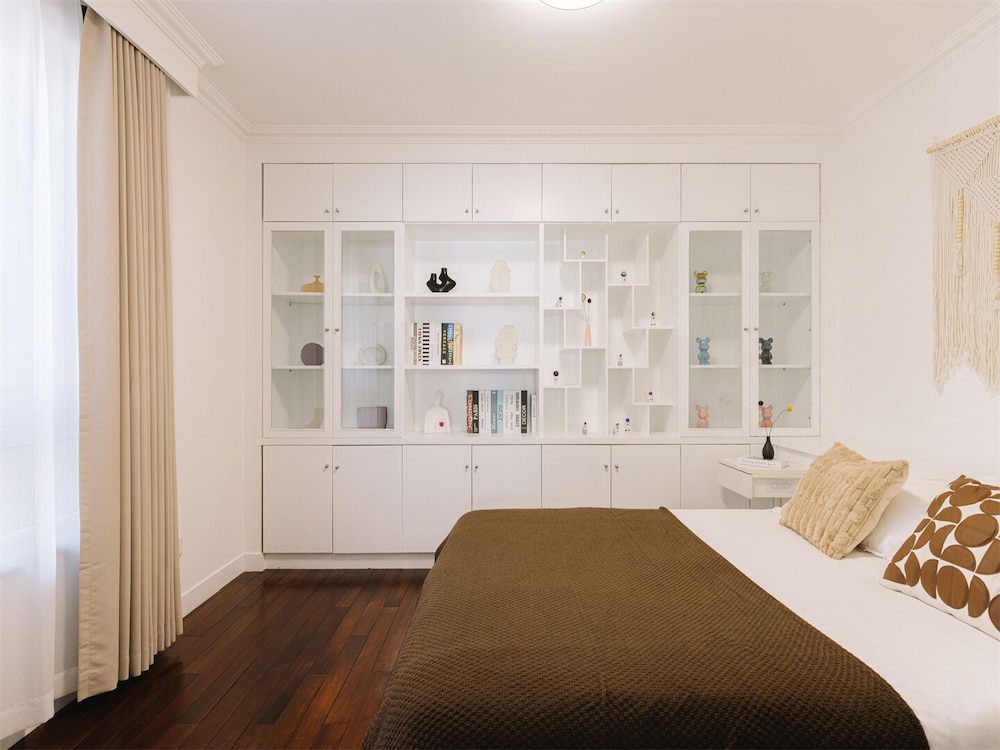 Book and Bed-People's Square
