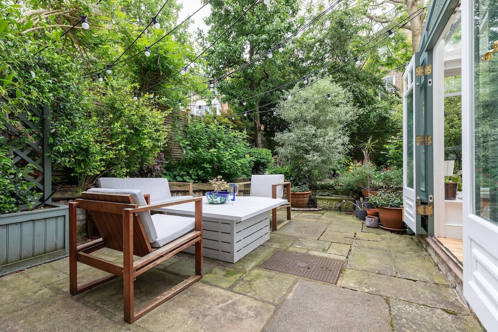 Englefield Road by Onefinestay
