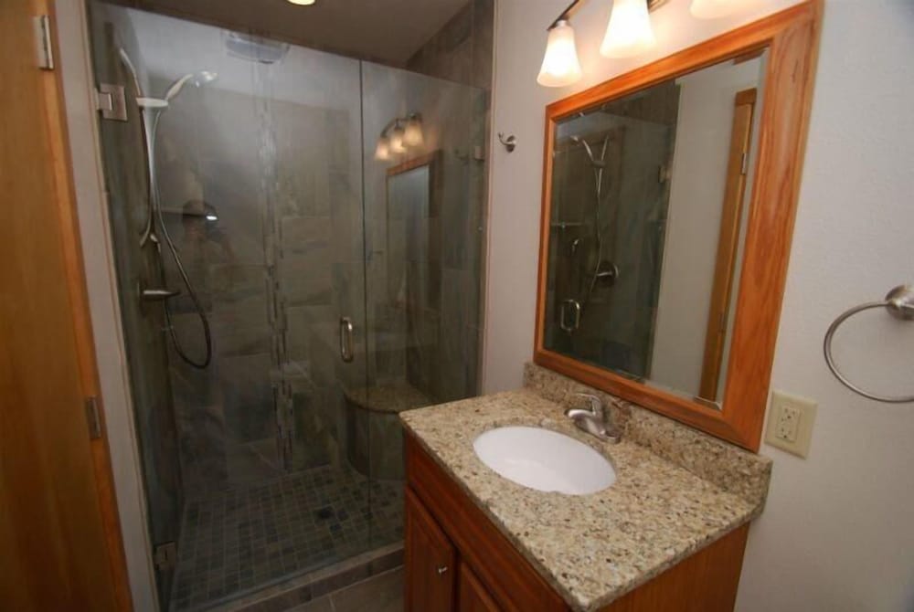Pines Condominiums 3 Bedroom Apartment by Key to the Rockies