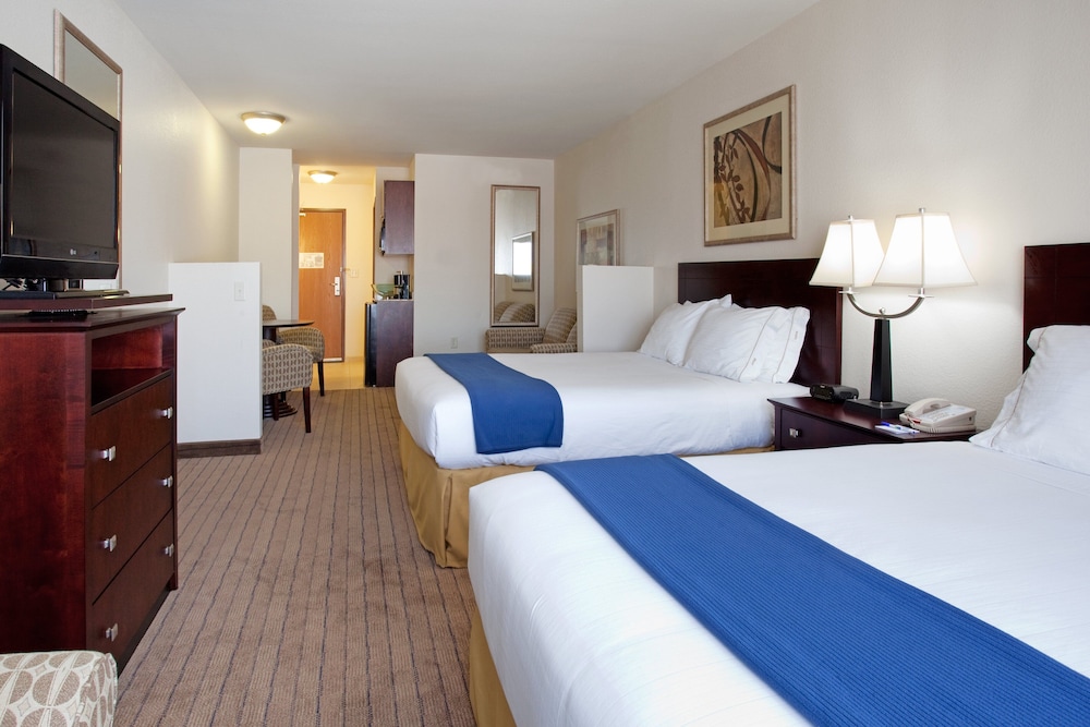 Buffalo Vacations - Holiday Inn Express  Suites Buffalo, an IHG Hotel - Property Image 4