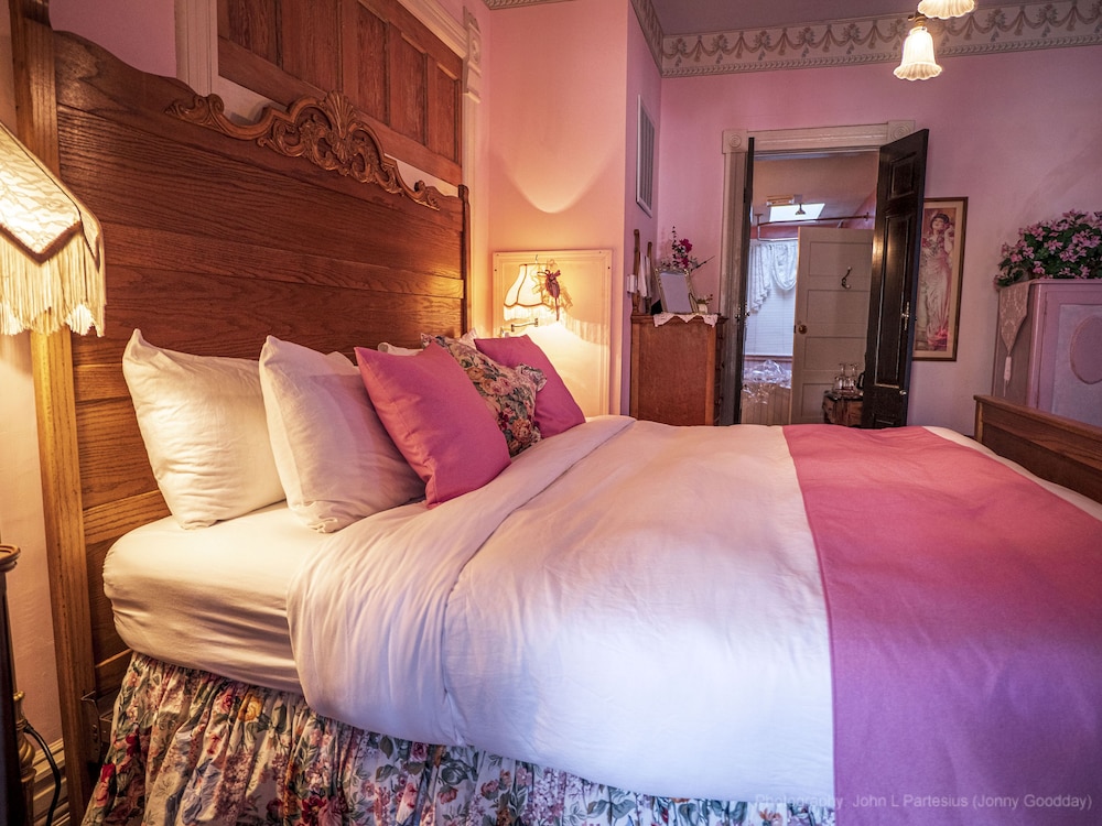 Cliff Cottage Inn - Victorian B&B and Boutique Hotel