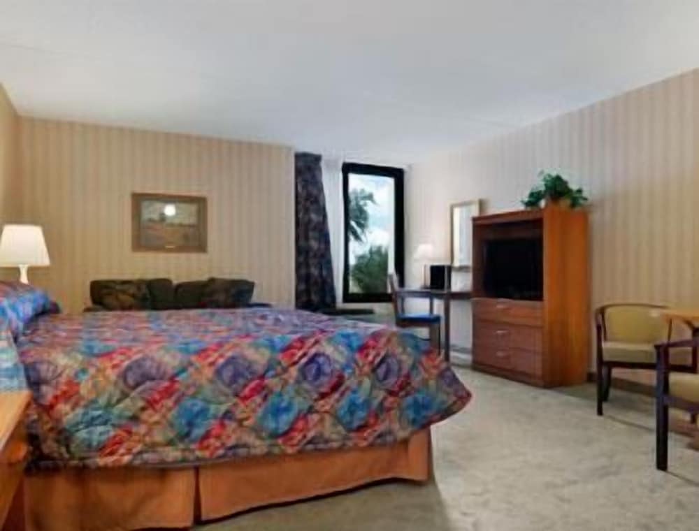 Watertown Vacations - Ramada by Wyndham Watertown/Thousand Islands NY - Property Image 4