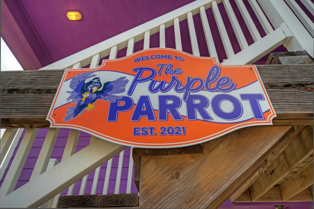 Purple Parrot by Avantstay Heated Pool, Beach Access & Central Port A Location