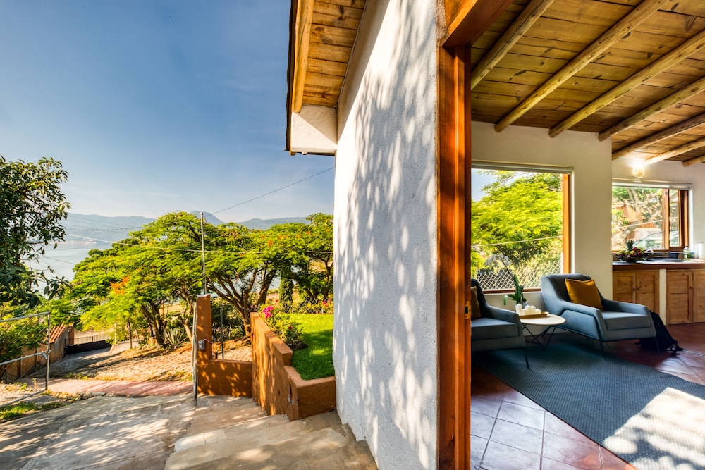 Luxury 3BR Cabin, Lakeview in Valle de Bravo view 4