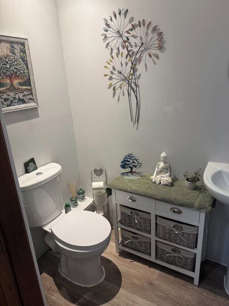 Shottskirk 5-bed Farmstay, Sleeps 13 With Hot Tub