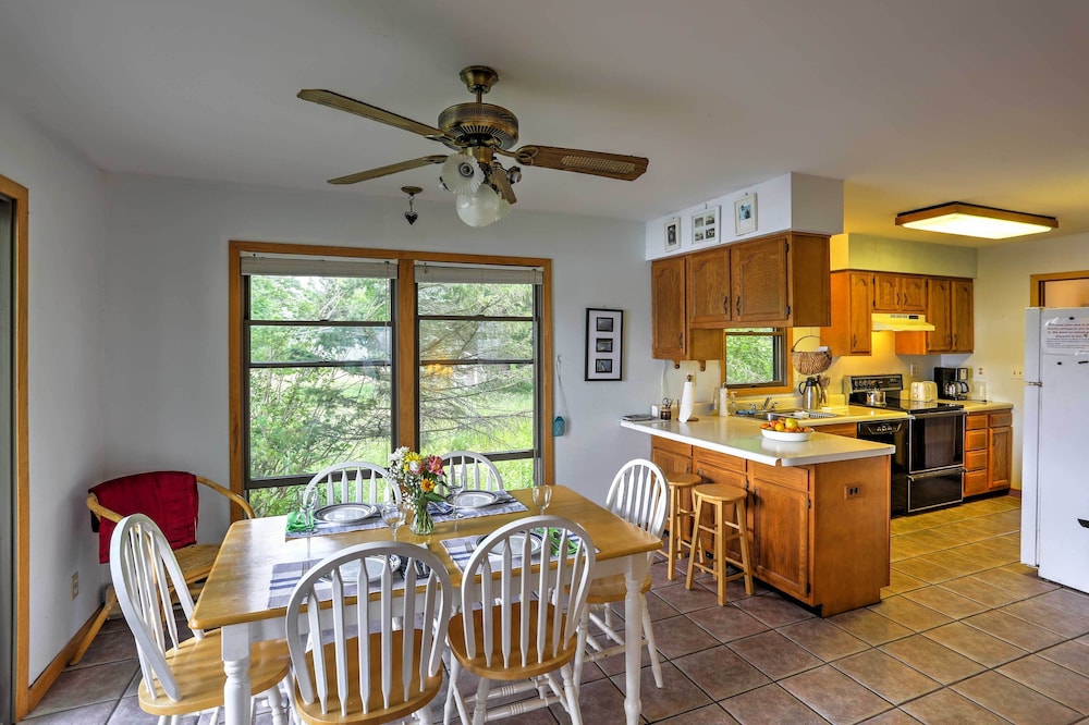 Coldwater Vacations - Waterfront Cottage w/ Dock on Dragon Lake! - Property Image 6