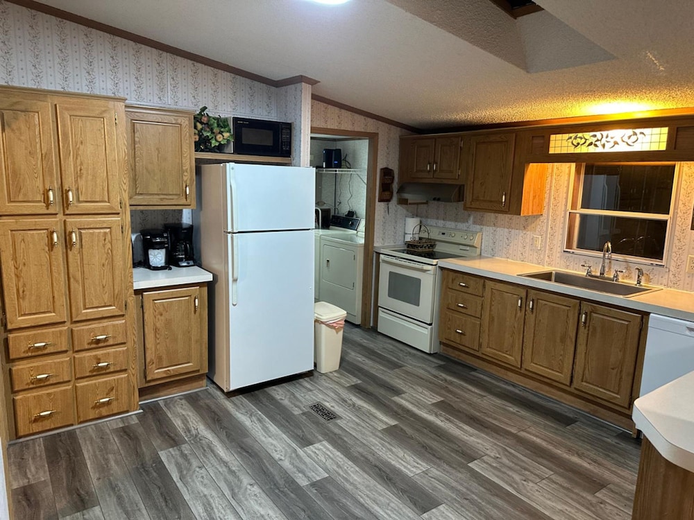 Secluded Lodge Farm Views 50 Acres Wifi