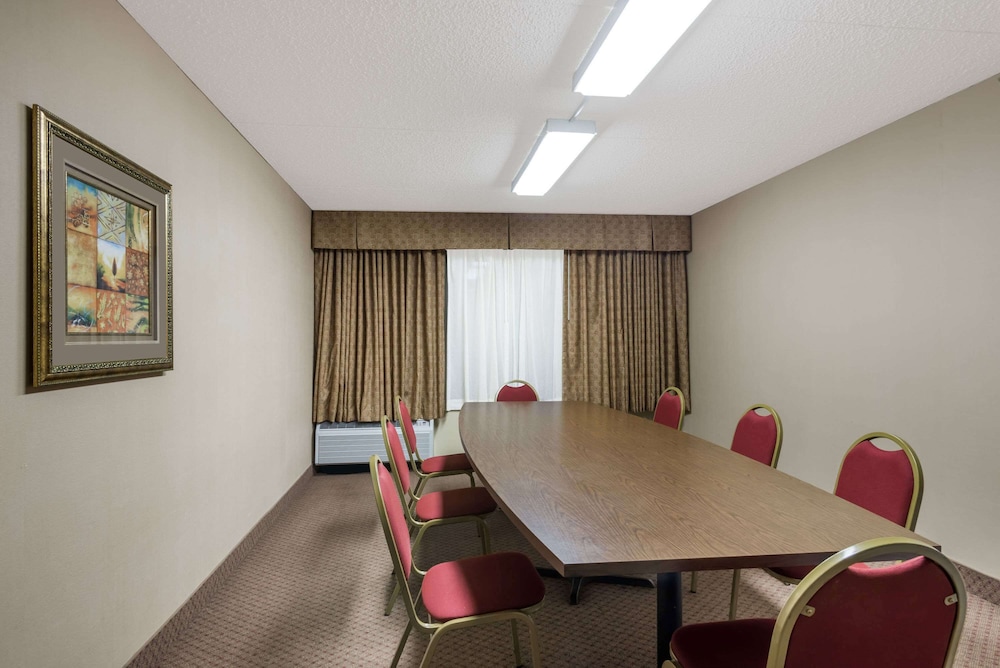 Watertown Vacations - Ramada by Wyndham Watertown/Thousand Islands NY - Property Image 8