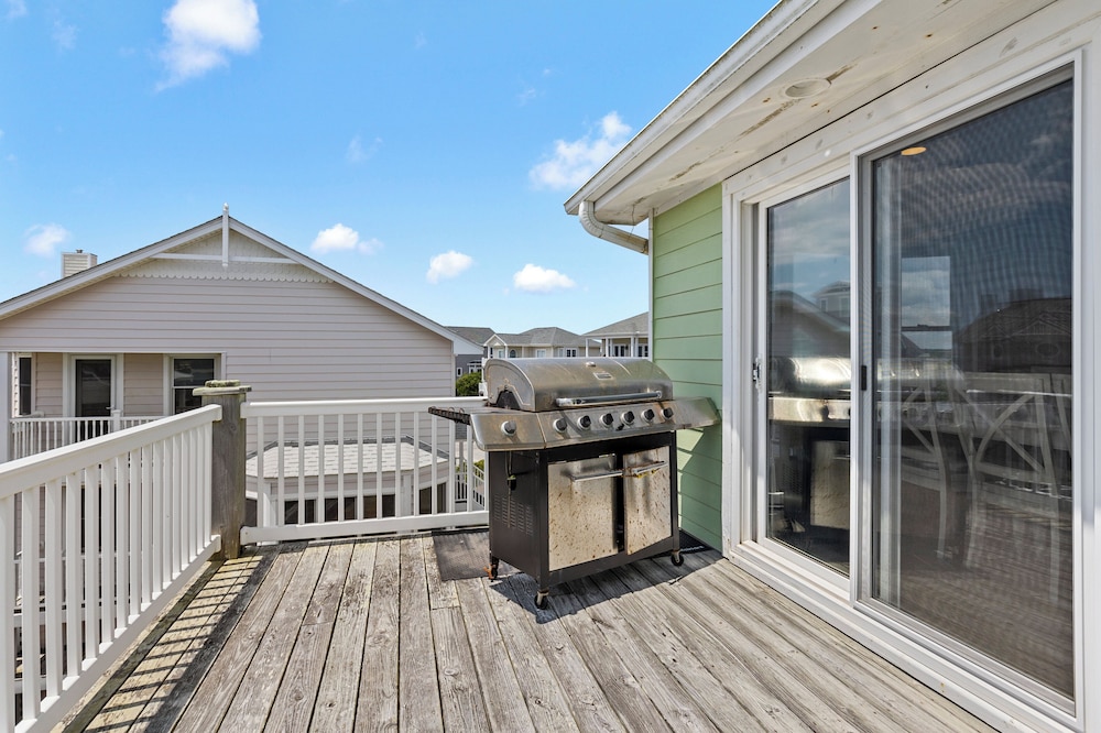 Sea La Vie (North Topsail) by Topsail Realty