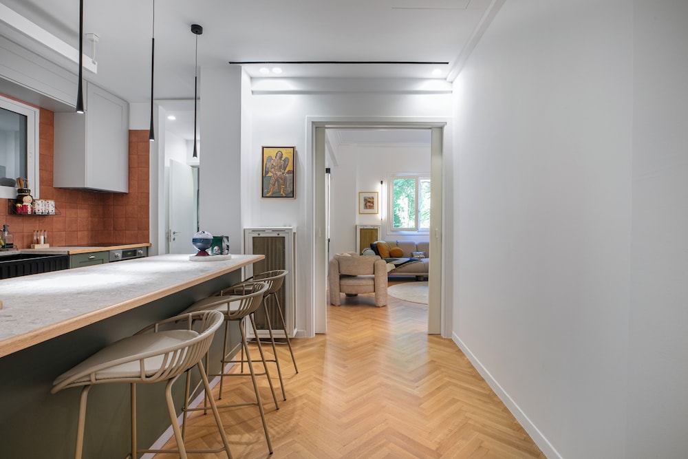 Elysia - 2-Br Apt & Balcony in Athens