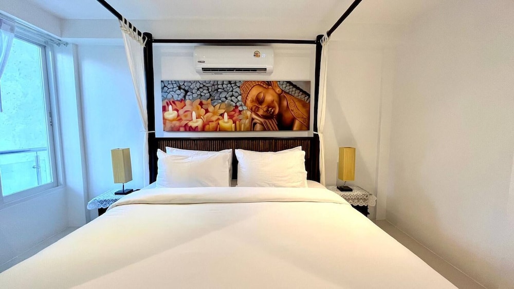 B6 - 1 Bdr Modern Condo With Balcony and Pool, Karon