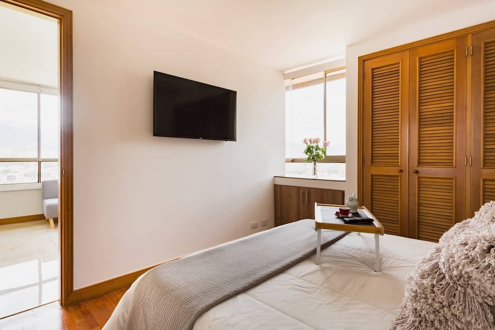 Edificio Alcazar de Oviedo BY Host Medellin