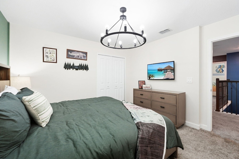 ChampionsGate Resort 10 Bedroom Vacation Home - Includes resort clubhouse amenity access! 10 Home