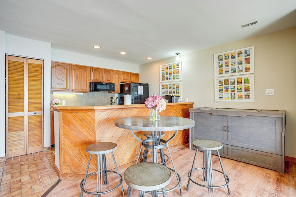Pool Access: Scenic Condo in Wintergreen Resort!