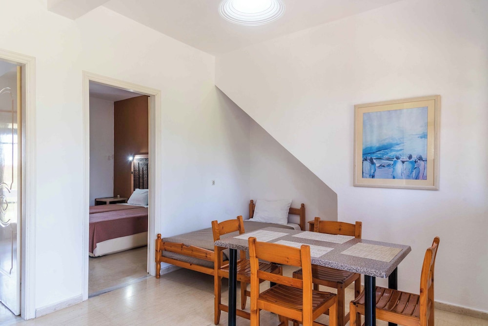 Pink House Socrates Corfu Courtyard Apartment