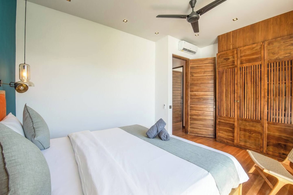 Modern 3BR Villa Enclosed Living