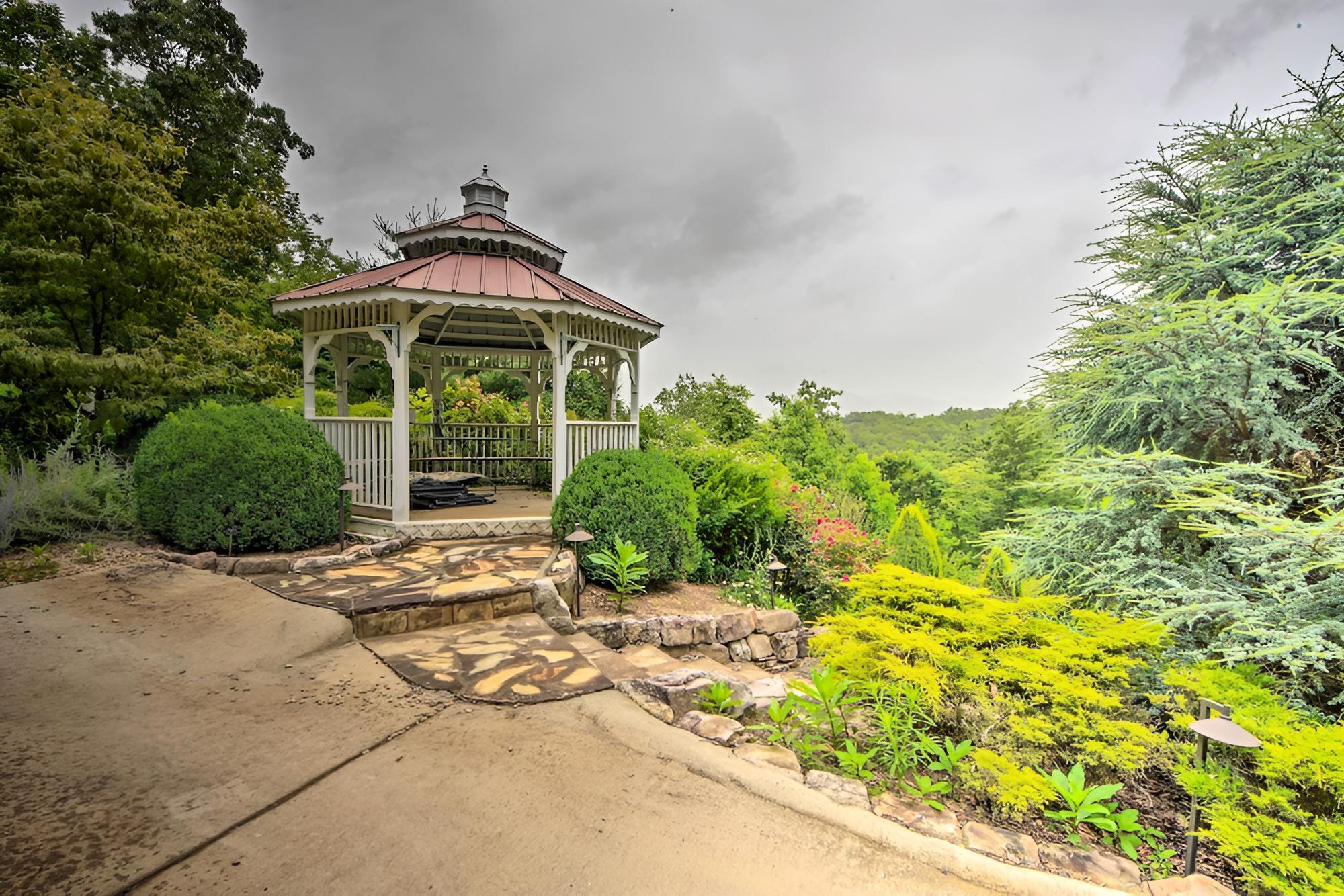 Smoky Mountain Home on 20-acre Lot w/ Poker Room! view 5