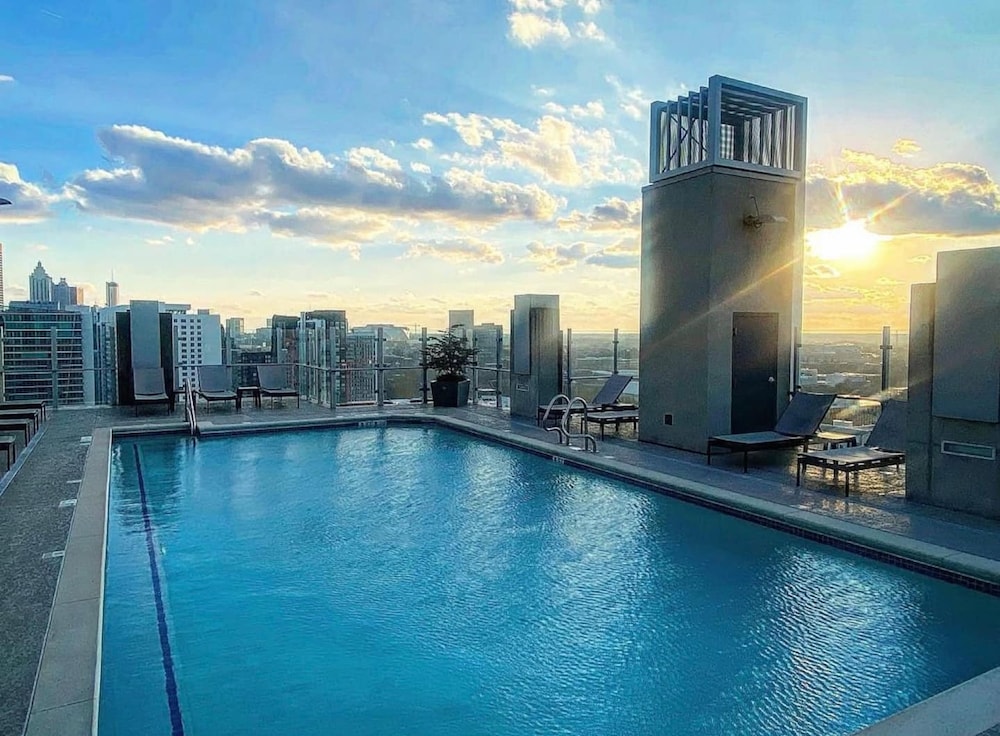 Royal Escape Midtown High Rise