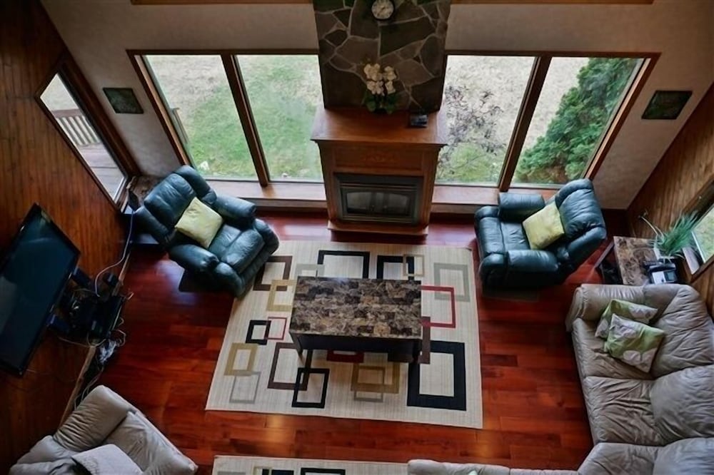 455 Faraday Lake 3 Bedroom Cottage