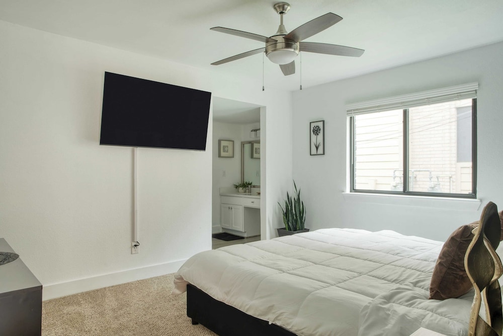 Modern Home w/ Shared Pool, Yard & Prime Location Fairlawn Lane B by Avantstay