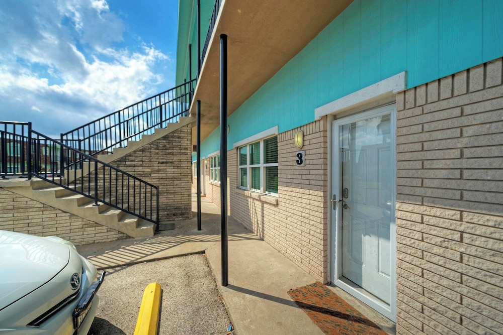 2 Units Beach Boardwalk, Pool, Pickleball + Tennis Island Retreat Complex