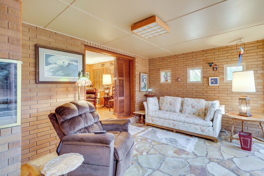 2 Living Areas + Library! Home 22 Mi to Mt Rose