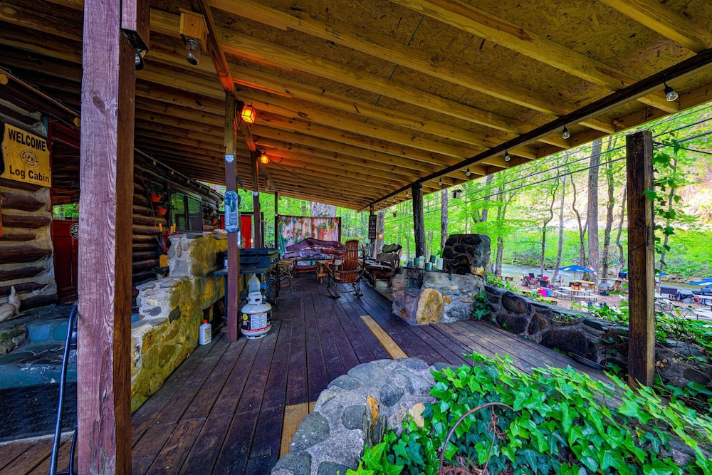 Bear Creek Lodge and Cabins in Helen Ga - Pet Friendly, River on Property, Walking Distance to downtown Helen
