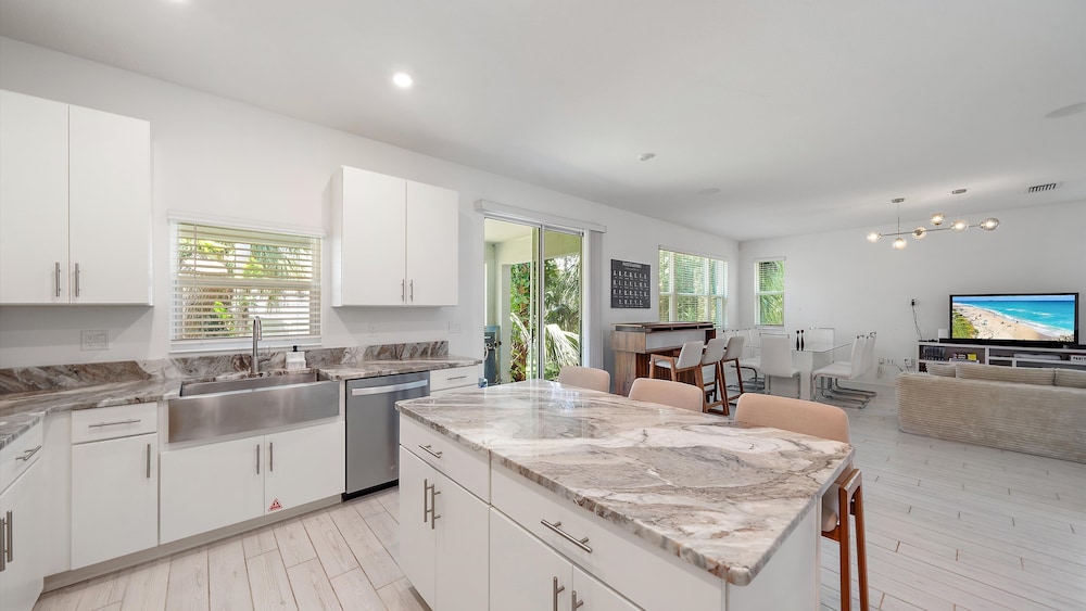 Urban Minimalist Escape 4 Bedroom Home