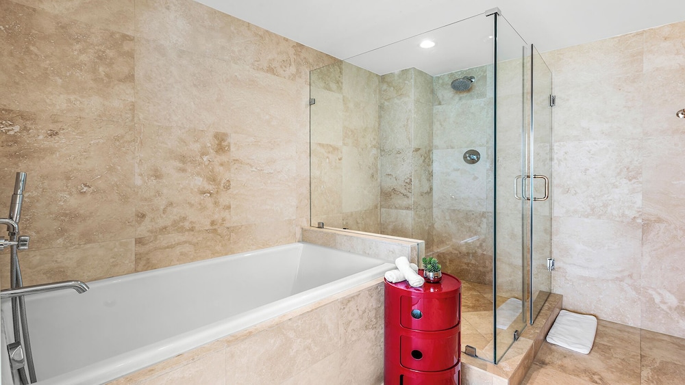 Luxury Vacation Rentals at 1 Hotel & Homes by LRMB