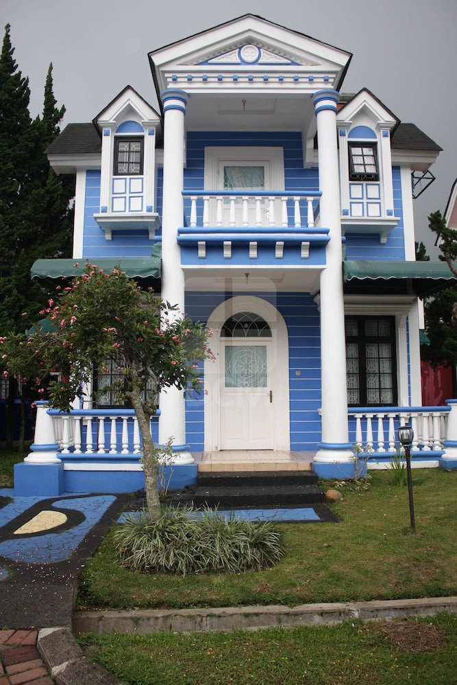 Villa Kota Bunga Violet