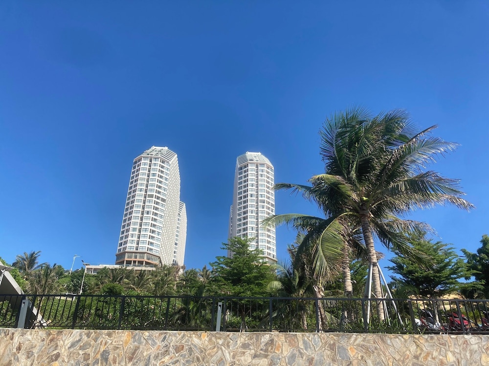 Apec Mandala Mui Ne by Dolphin