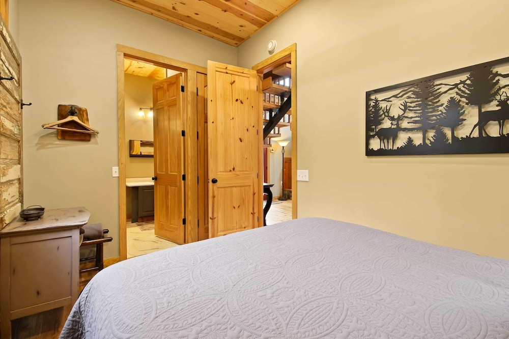 'the Nuthouse on Squirrel Creek': Ski, Hike & Fish
