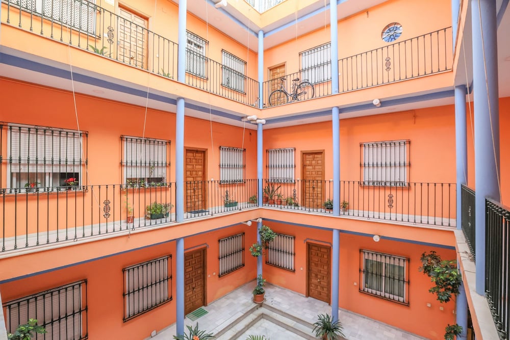 Divina in Sevilla With 1 Bedrooms and 1 Bathrooms