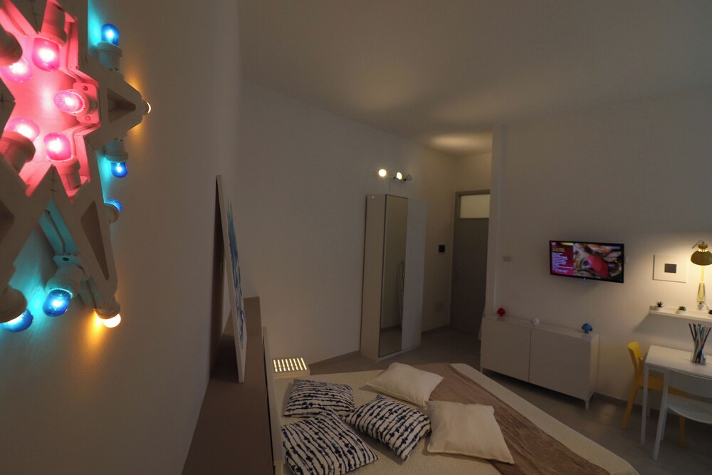 Casa Maya Modern Open-space Apartment Steps From Otrantos Seafront