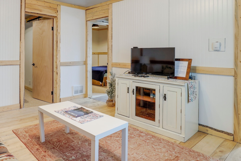 2 Mi to Dtwn: Pet-friendly Casper Apt!