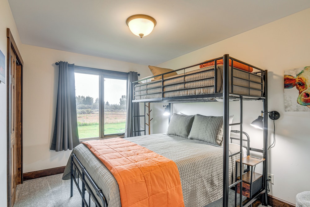 Pinedale Getaway Near Hiking, Skiing & Lakes!